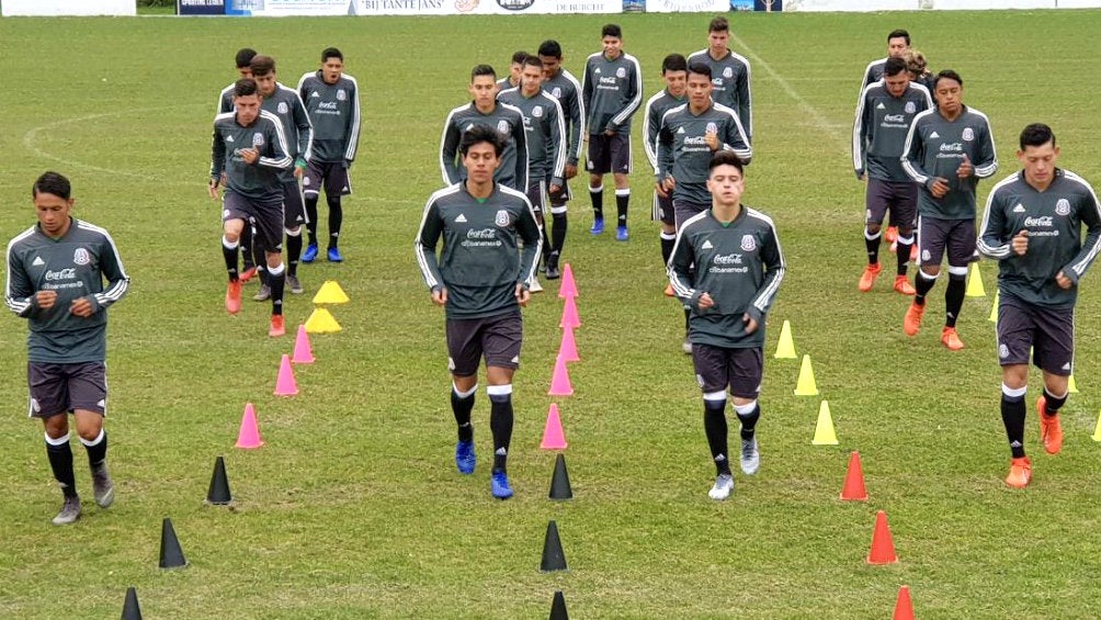 Selección Mexicana Sub 20 durante un entrenamiento 