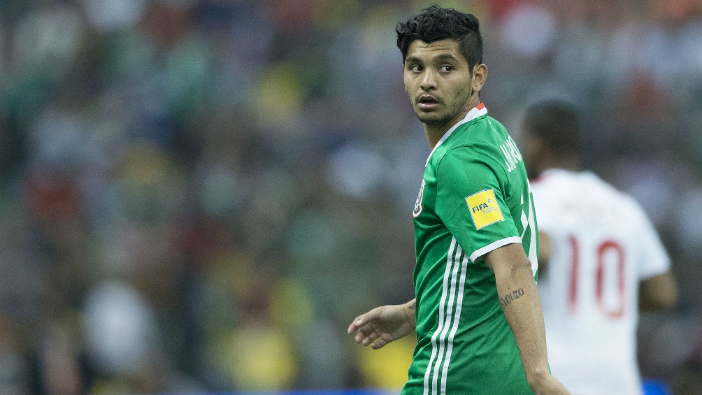 Tecatito Corona durante un partido con la Selección Mexicana