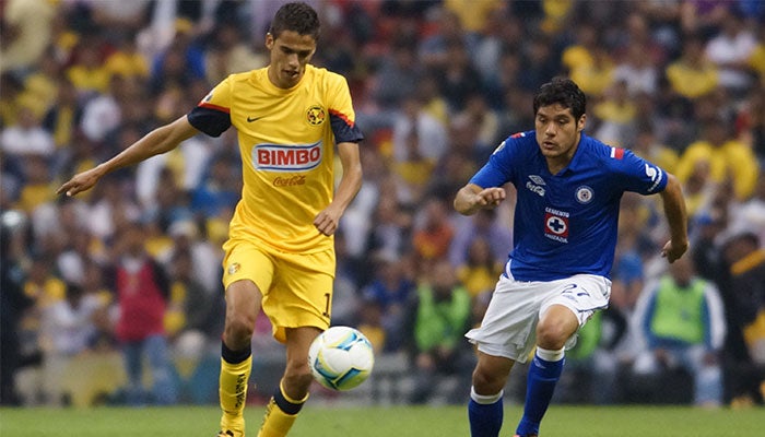 Diego Reyes en un partido con el América en el Clausura 2013