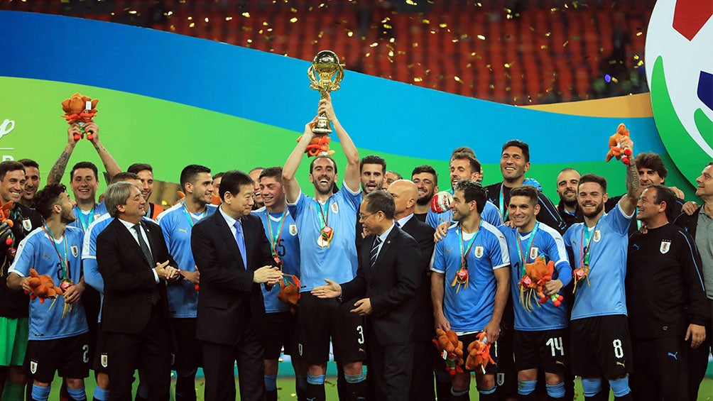 Uruguay levantando la China Cup 