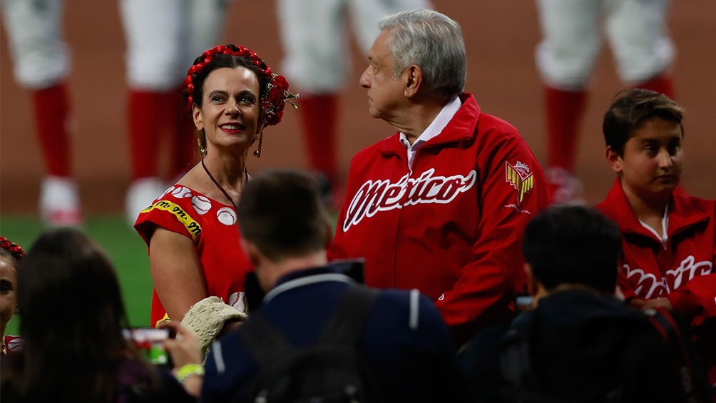 Isabel Grañen durante la inauguración del estadio de los Diablos Rojos 