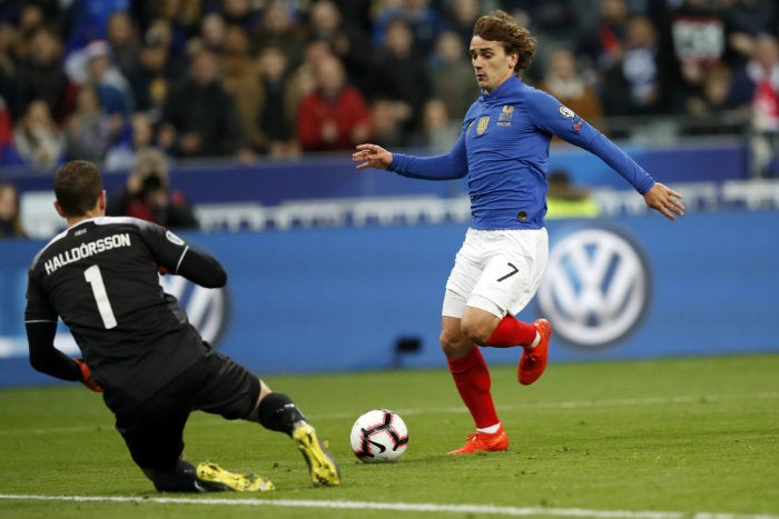 Griezmann conduce el balón