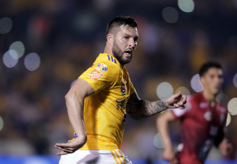 André-Pierre Gignac durante un juego con Tigres