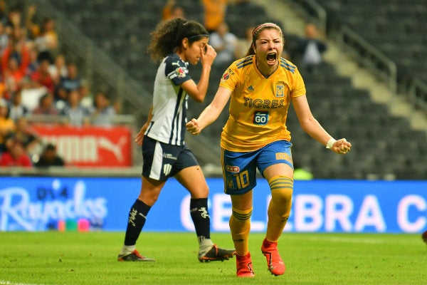 Katty Martínez celebra su anotación ante Monterrey Femenil