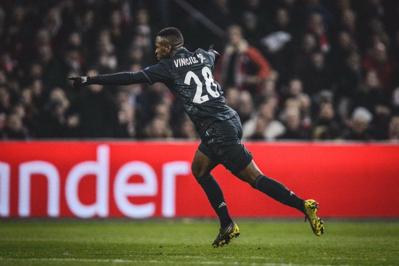 Vinicius celebra un gol con el Real Madrid