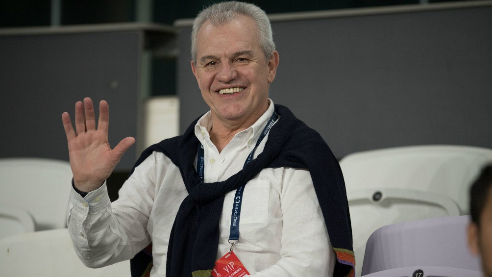 Javier Aguirre en la tribuna durante un partido