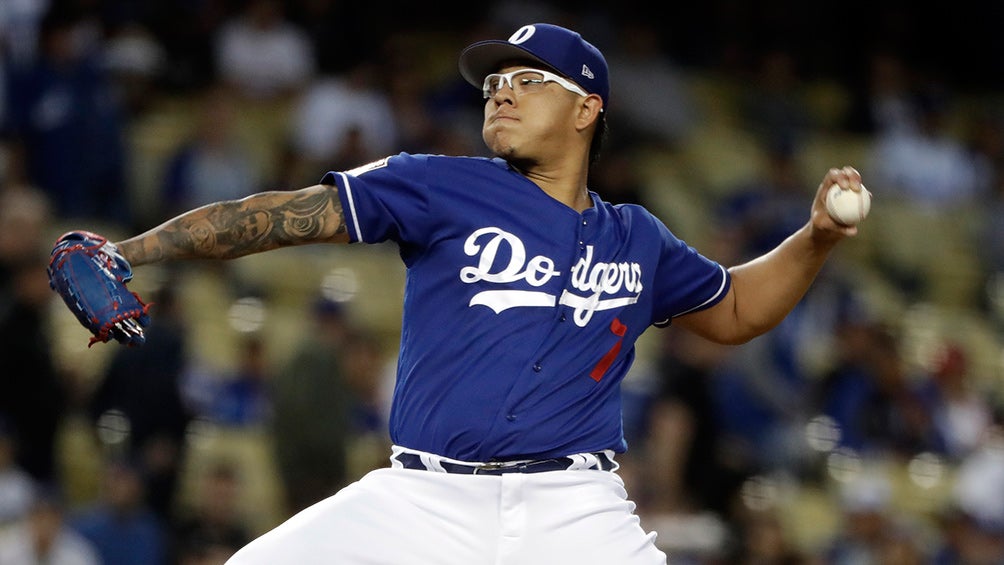 Urías, durante un juego de pretemporada con los Dodgers