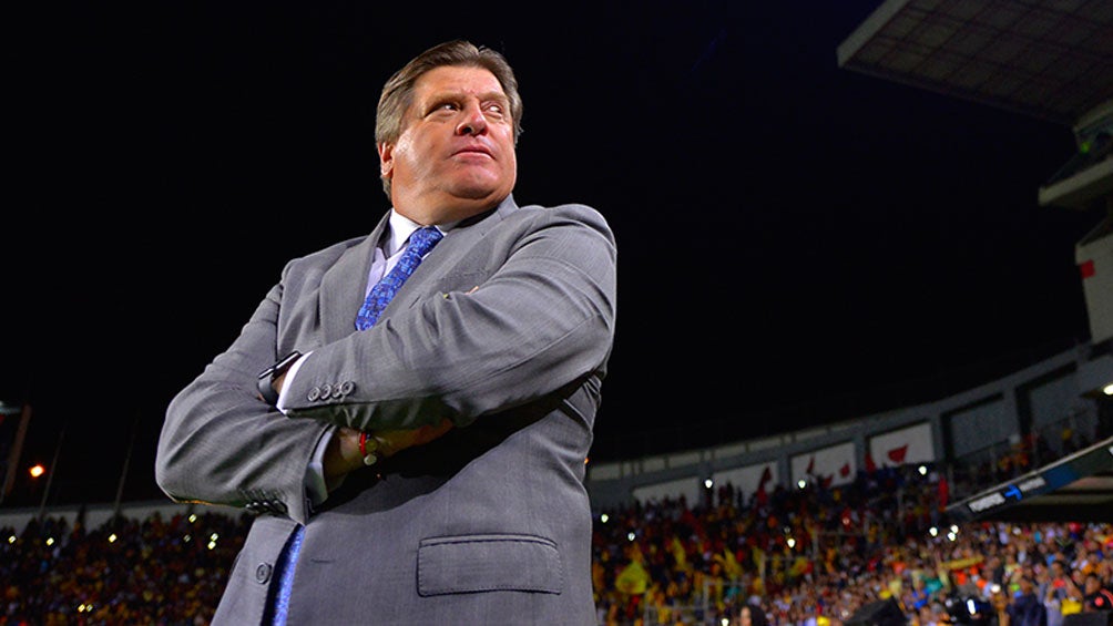 Miguel Herrera, durante un partido con América