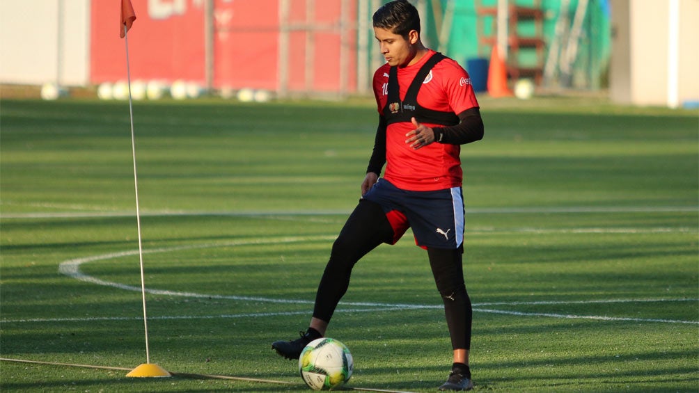 Chofis López, durante un entrenamiento con Chivas