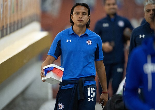 Flores, en los túneles del Azteca, previo a juego de Cruz Azul 