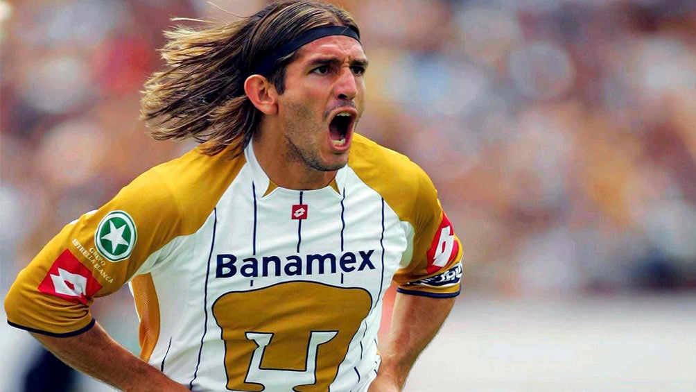 Bruno Marioni festeja gol con Pumas