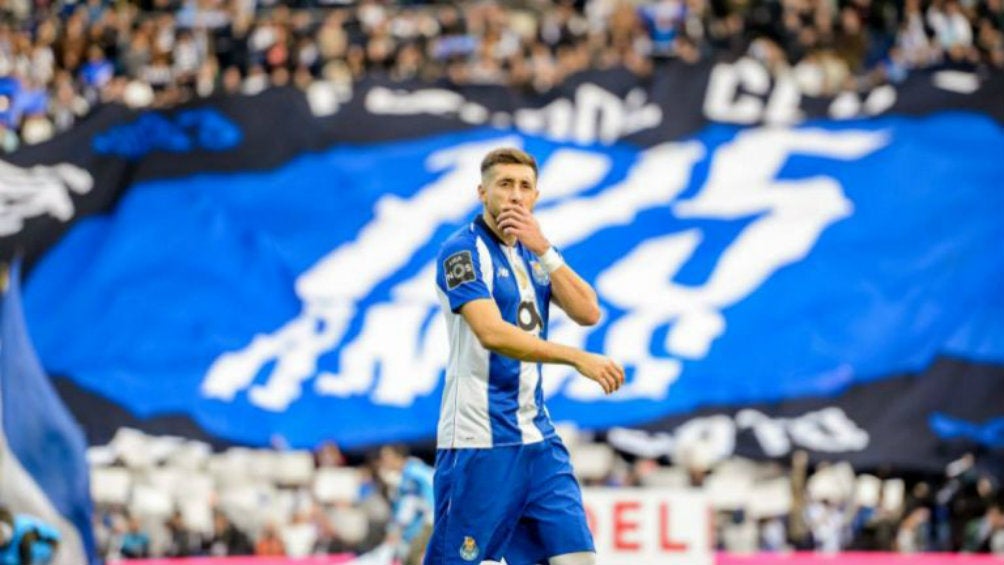 Héctor Herrera durante un partido con el Porto