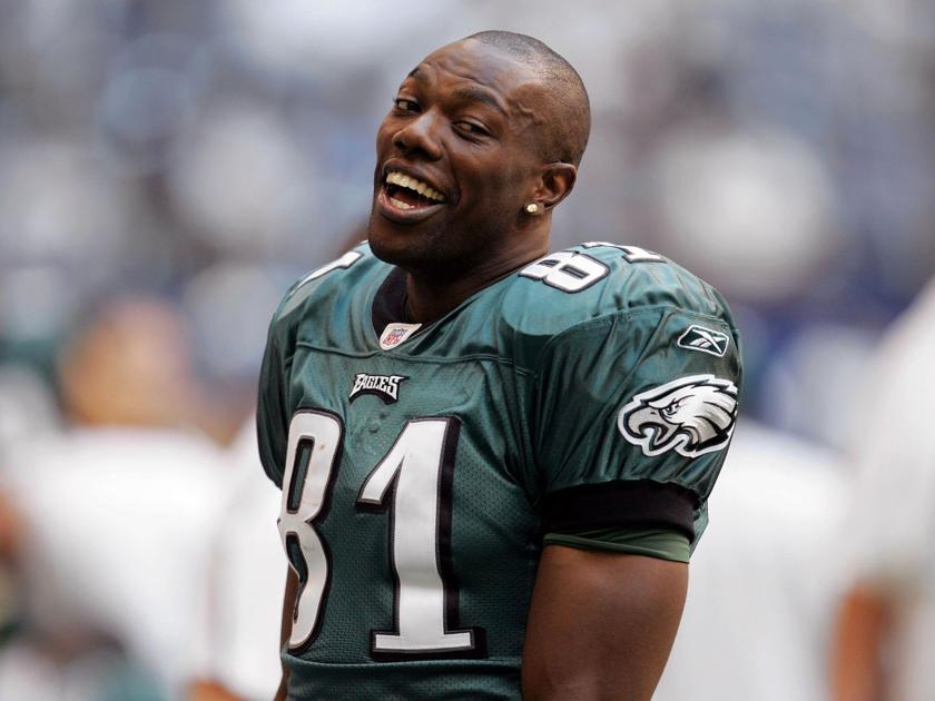 Terrell Owens en un partido con Eagles