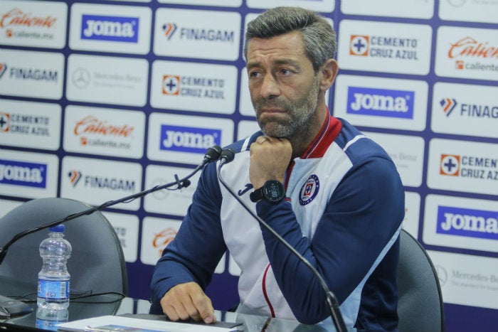 Caixinha en conferencia de prensa