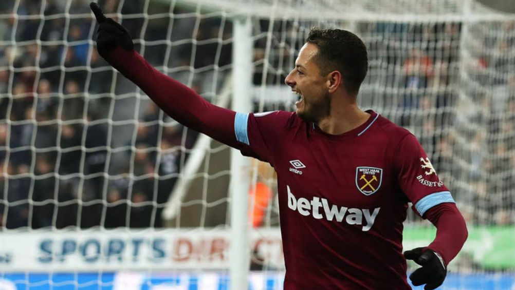 Chicharito en festejo de gol con el West Ham