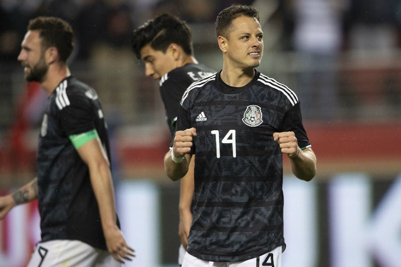 Hernéndez festeja gol contra Paraguay