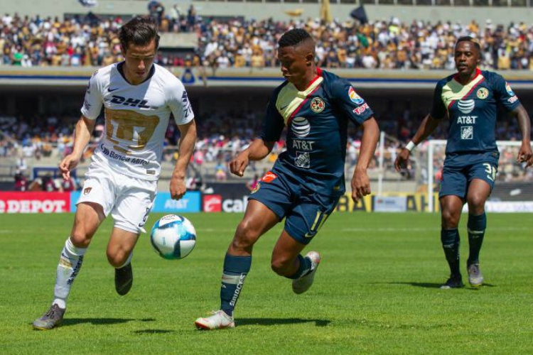 Alan Mozo, durante el duelo contra América