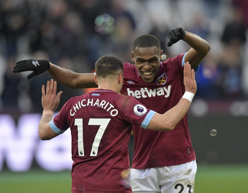 Chicharito festeja un gol con el West Ham