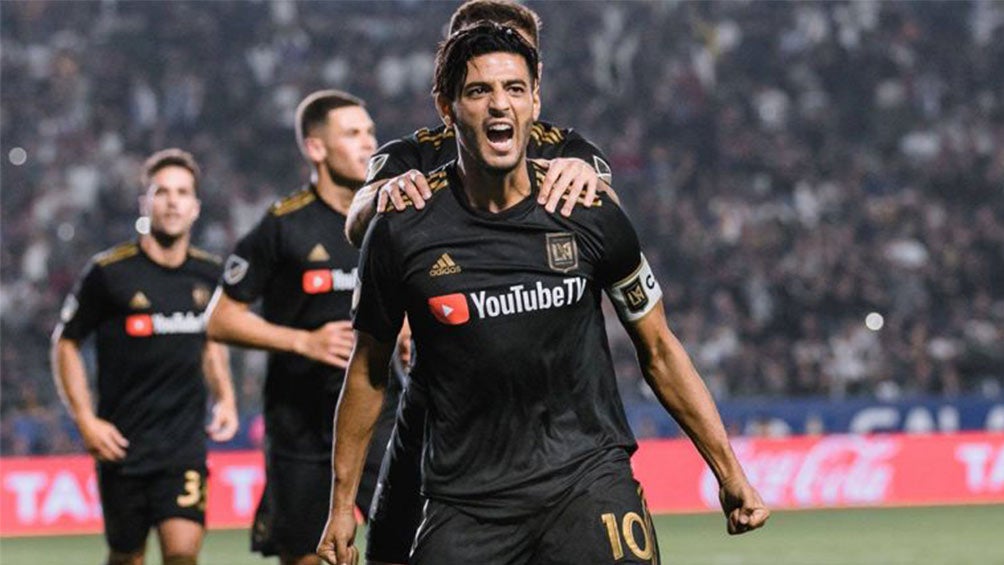 Carlos Vela festejando un gol con LAFC 