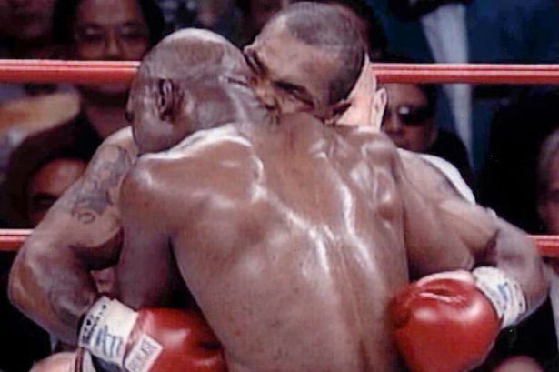 Mike Tyson muerde a Evander Holyfield