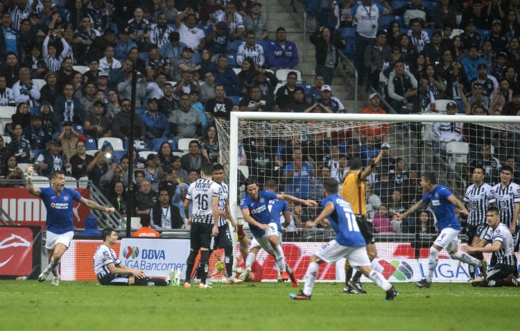 Igor Lichnovsky festeja gol ante Monterrey