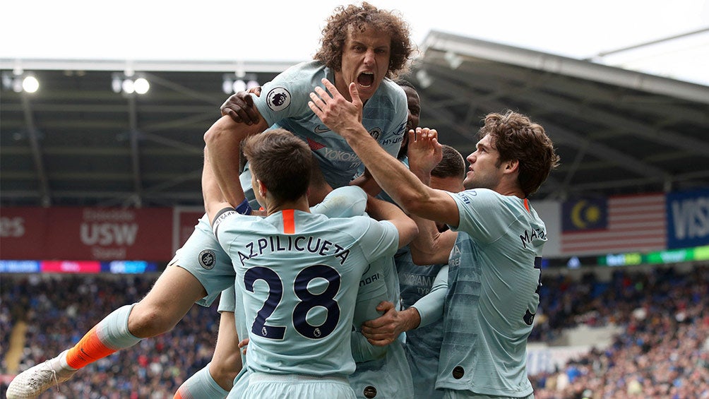 Jugadores del Chelsea festejando un gol ante el Cardiff 