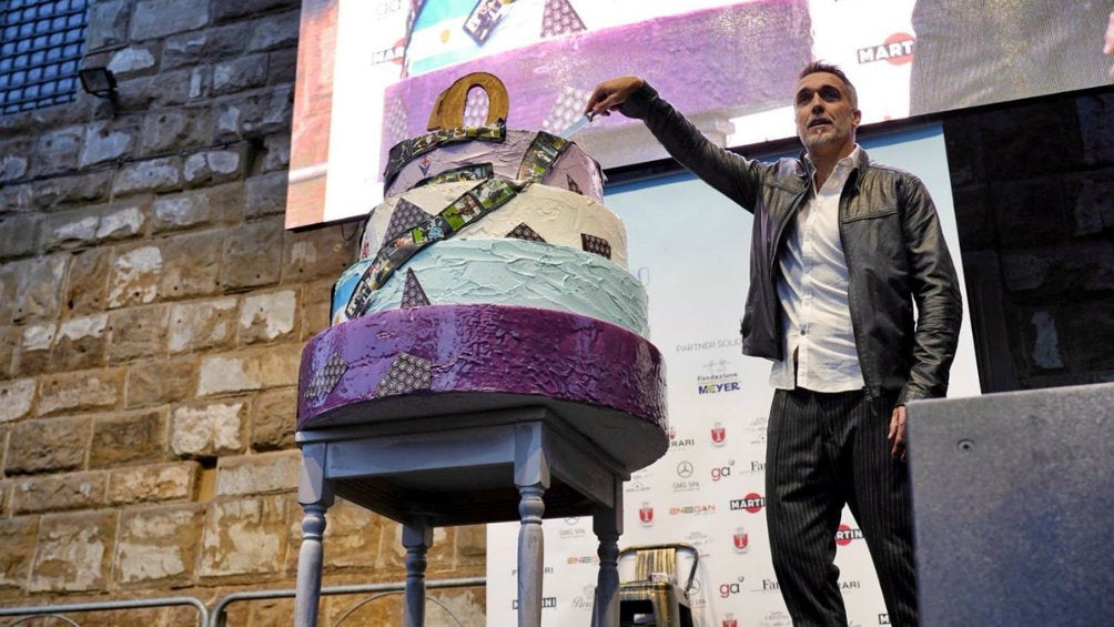 Gabriel Batistuta celebra su cumpleaños en la Piazza della Signoria