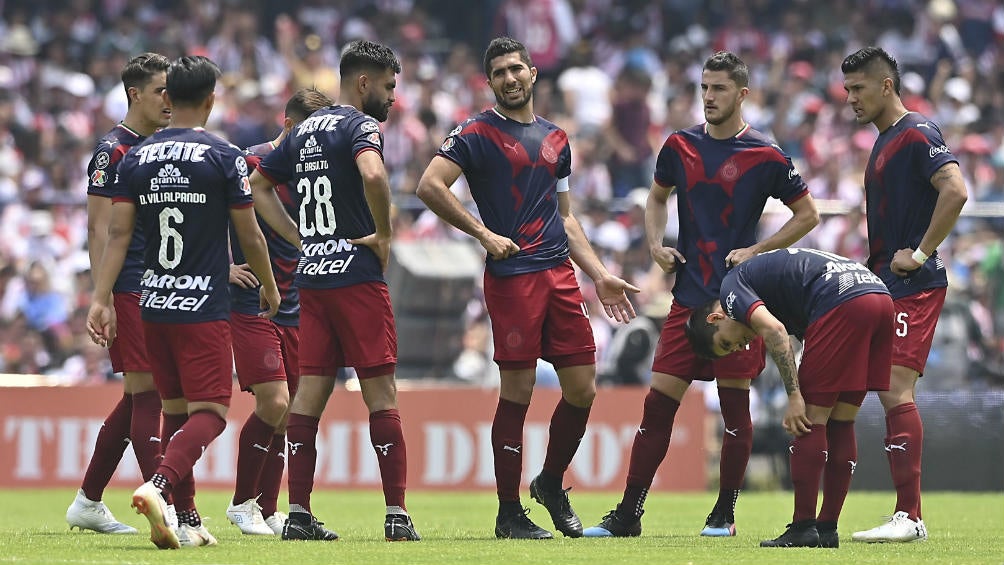 Jugadores de Chivas se lamentan tras derrota contra Pumas