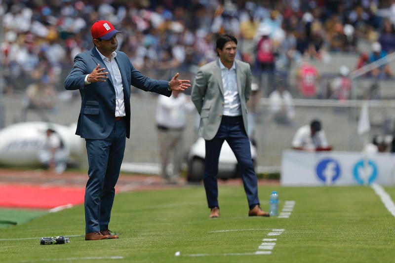 Pepe Cardozo en su último juego como DT de Chivas