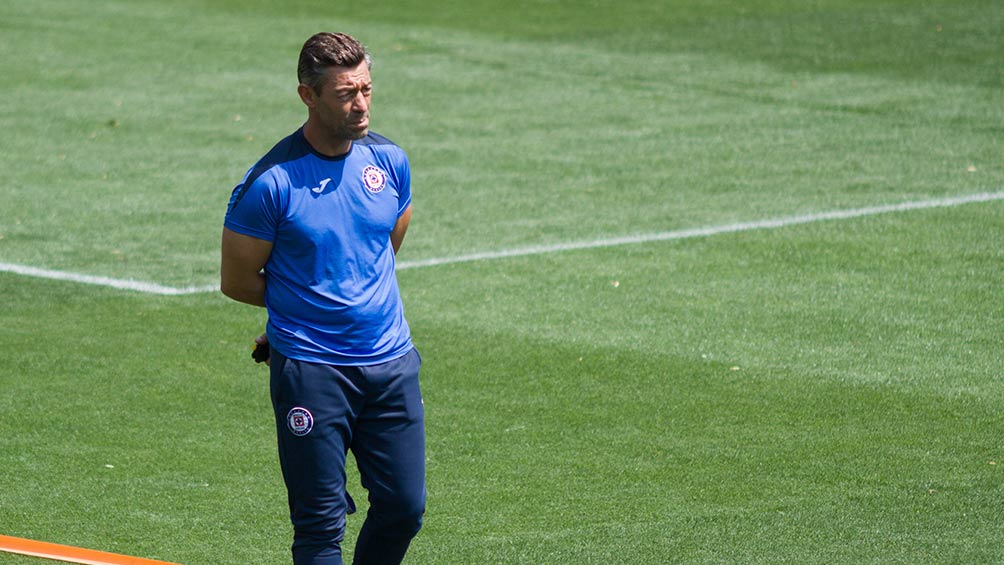 Caixinha en entrenamiento con el Cruz Azul 