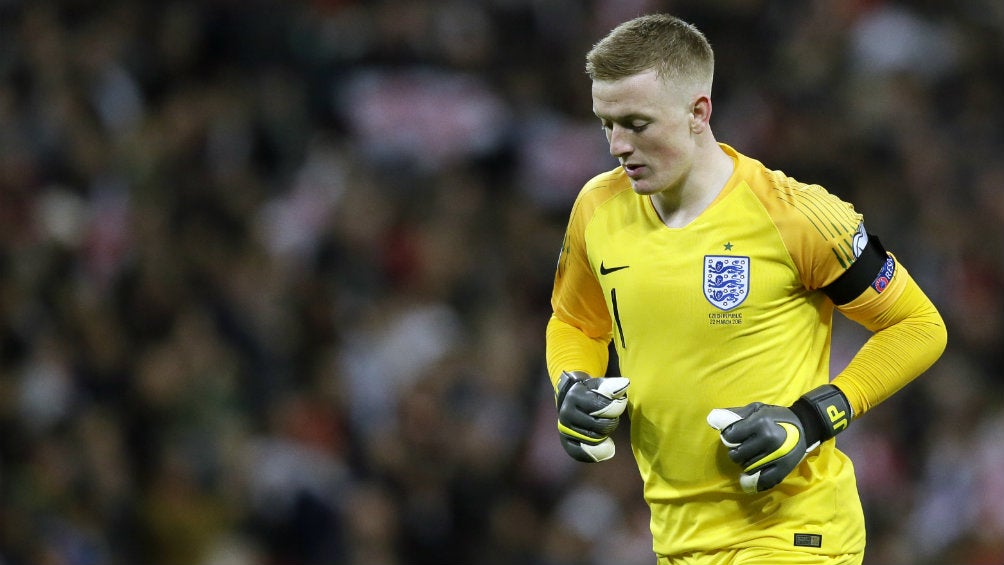 Jordan Pickford durante un encuentro ante República Checa 