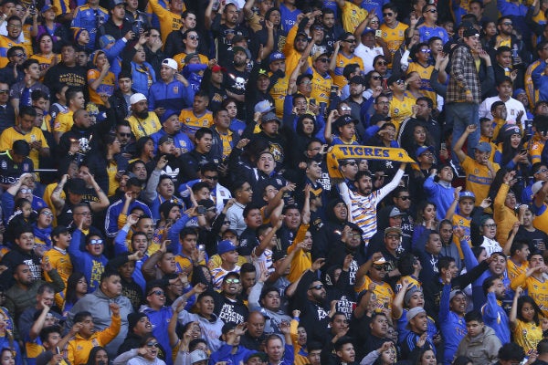 Afición de Tigres en duelo contra Toluca 