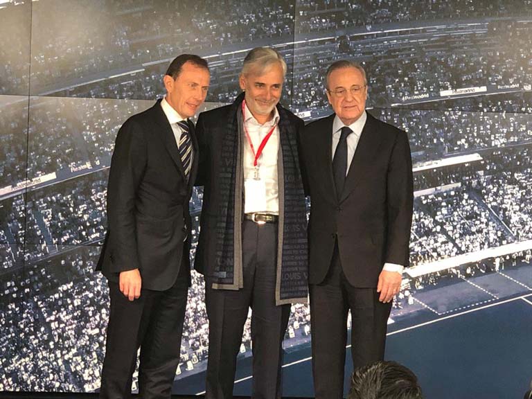 Butragueño, Martínez y Pérez posan en el palco de honor