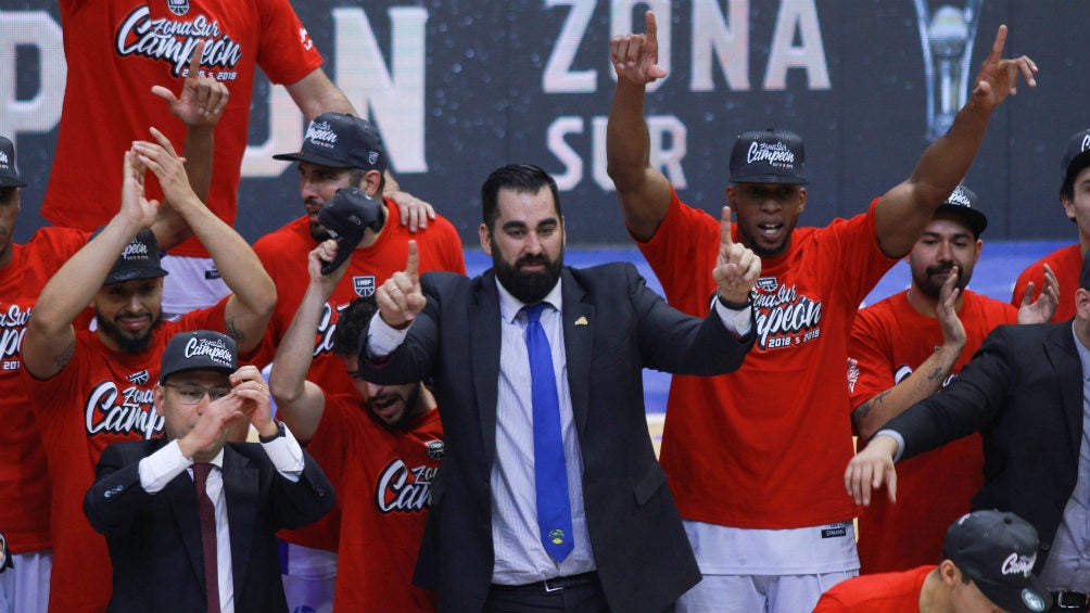 Ramón Díaz y los Capitanes festejan el pase a las Finales de la LNBP