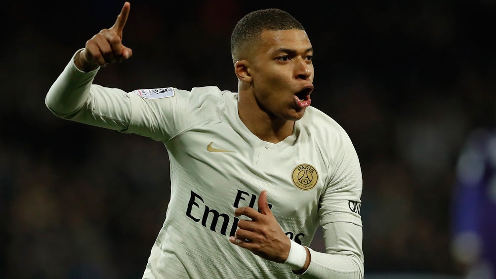 Mbappé celebra una anotación con el PSG