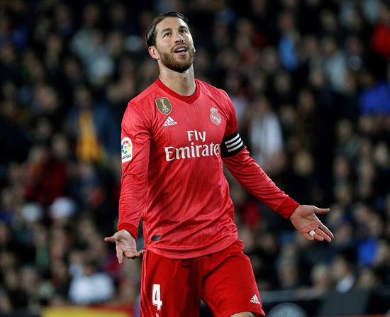 Sergio Ramos se lamenta en juego del Madrid