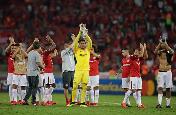 Jugadores del Internacional agradecen a su afición