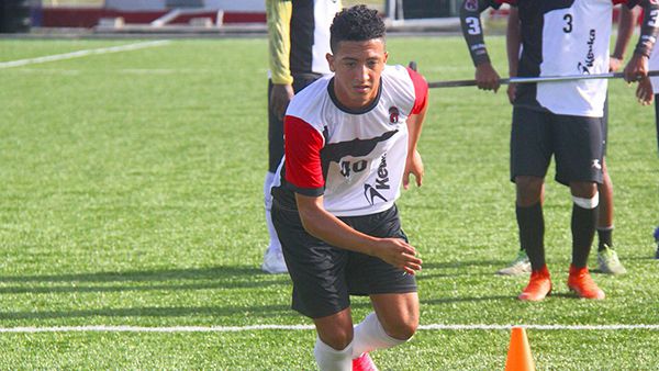 Orelien en una práctica con Sporting San Miguelito