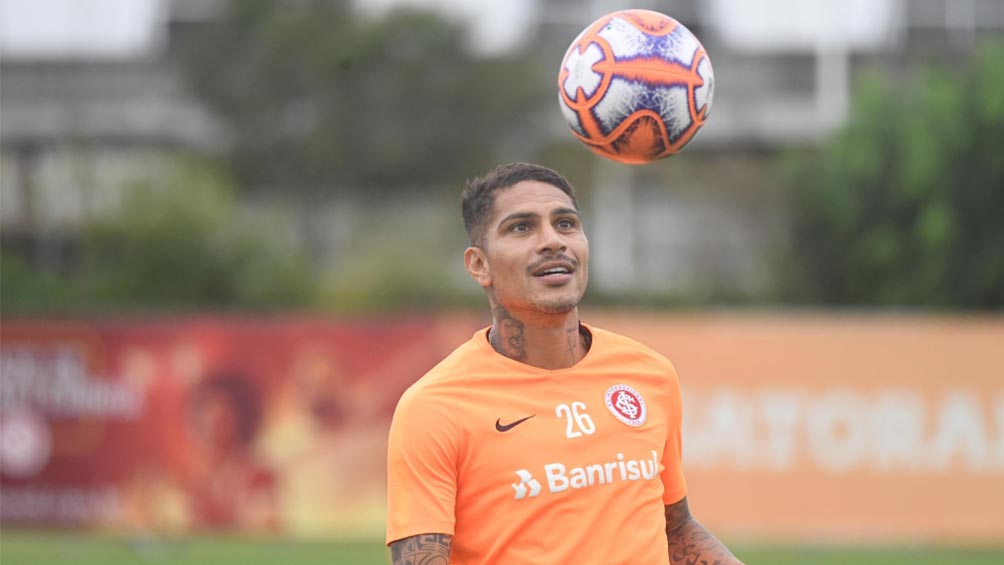 Paolo Guerrero en entrenamiento con el Internacional 