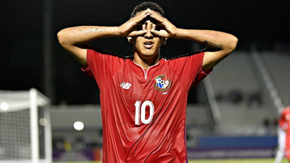 Ángel Orelién festeja gol con Panamá Sub 20