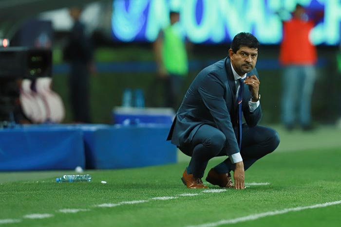 El timonel observa a su equipo