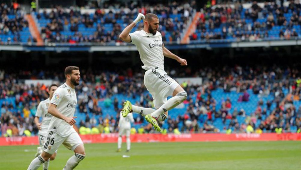 Benzema festeja gol contra Eibar