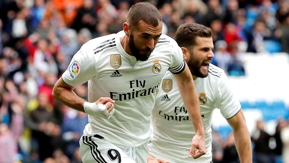 Benzema celebra uno de sus goles contra Eibar