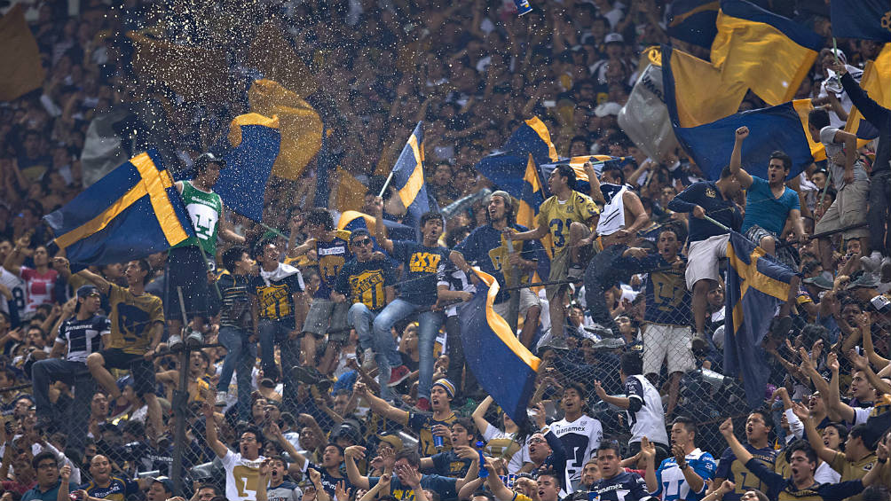 Seguidores de Pumas apoyan a su equipo