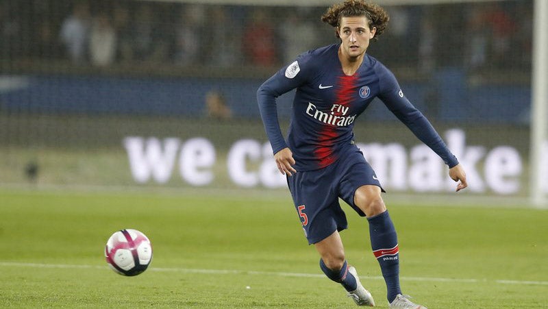 El defensa francés, durante un juego con el PSG