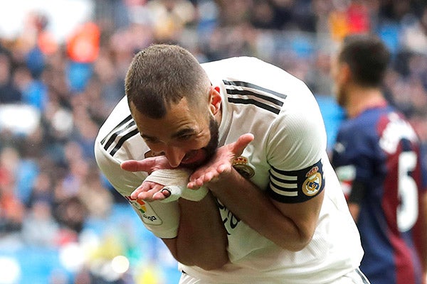 Benzema festeja gol contra Eibar