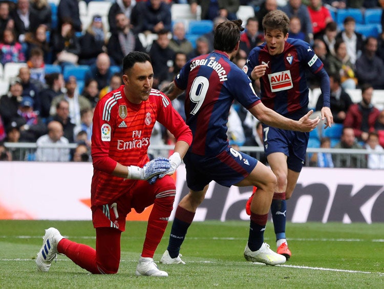 Navas, vencido por el remate de Marc Cardona del Eibar