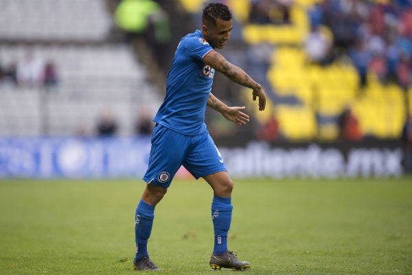 Yotún durante un partido contra Pachuca 