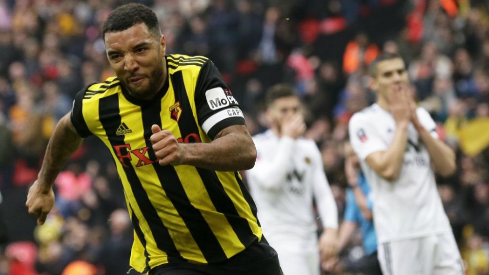 Troy Deeney celebra durante partido contra Wolves