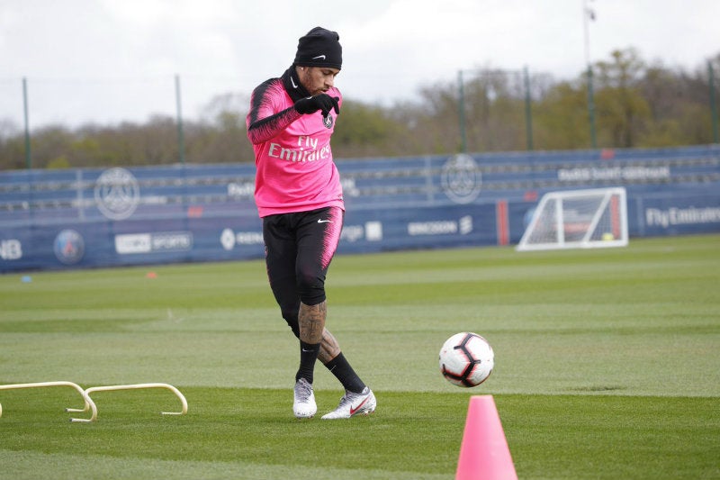 Neymar durante un entrenamiento del PSG